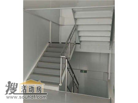 云錦建筑裝飾工程有限公司建設星光翠庭時候租賃6間打包箱民工宿舍
